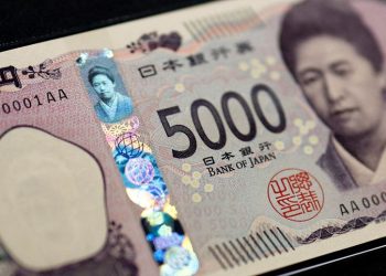 Dollar holds gains against yen, steadies ahead of Trump inauguration